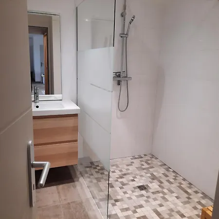 Hébergement de vacances Rez De Face à La *